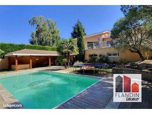 Villa 6 pièces 325 m²