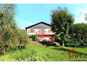 Maison lumineuse avec vue dégagée et terrain clos - Liézey/G