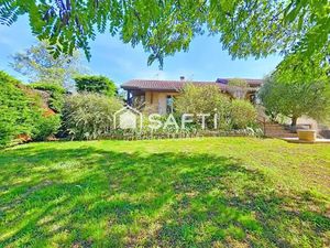 Maison avec grand sous-sol piscine climatisation