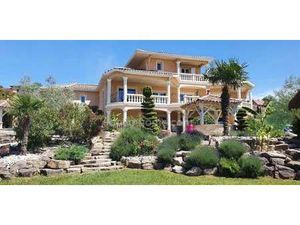 Maison contemporaine avec piscine et jardin Revonnas (01)