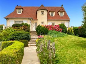 Maison de caractère à vendre 9 pièces PEZARCHE RIGNY (77) Jardin de 1605 m²  sous-sol tota