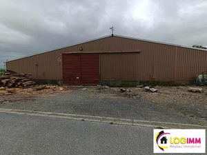 à louer Entrepôt 980 m² – 1 200 € |Saint-Python