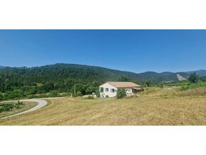 Grande maison avec terrain de 5 172 m²  plusieurs logements indépendants et 3000m² de vign