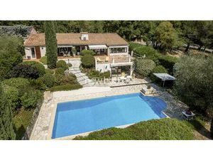 Belle Villa divisée en 2 appartements de plain-pied dans la campagne  avec piscine et vue.