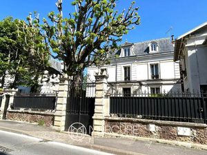 Maison de luxe à vendre dans le quartier La Faiencerie-Le Clos Saint Cyr