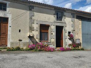 Maison et granges  et maison à rénover  avec environ 3 8 hectares de terrain