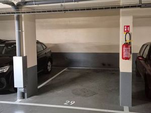 Parking sécurisé à 50m du métro 14
