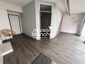 Location locaux professionnels 59 m² à Surgères (17700)  450 €