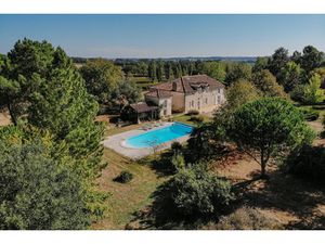 Au calme  propriété de caractère située entre Condom et Mon