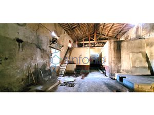 ANCIENNE CAVE A VIN à réhabiliter prés d'Uzes