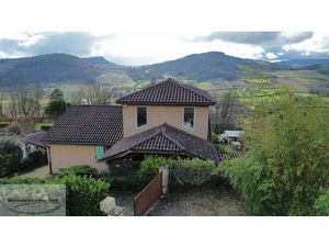 Vente maison 8 pièces 157 m² à La Roche-Vineuse (71960)  300 000 €