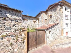 Maison de village avec cour