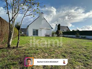 Proche des plages et des commodités belle contemporaine avec double garage.