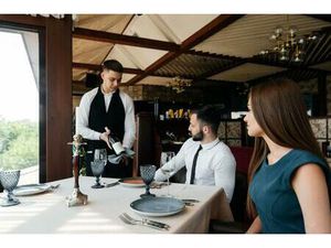 SURESNES (92150)- Fonds de Commerce de Restauration 240 m²