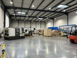 Disponible à la location : Base industrielle ou de distribution 1313 m² - secteur Roissy A