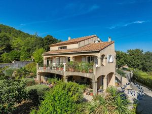 Vente villa 6 pièces 133 m² à La Celle (83170)  399 000 €