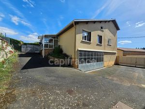 Maison à vendre 8 pièces avec sous-sol garage et dépendances et jardin de 1000 m² CHAMBOST