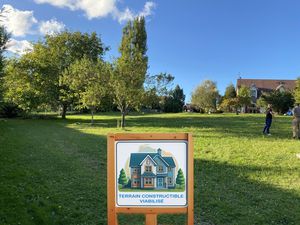 Terrain constructible viabilisé à vendre de 1010m2 à BRETAGNOLLES (27)