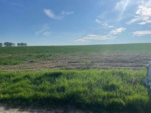TERRAIN A BATIR SITUE DANS UNE RUE CALME