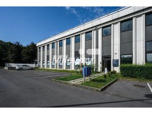 Lot 63 : lot de bureaux récemment rénovés à louer à Cergy