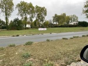 Terrain commercial ou pour maison d'habitation