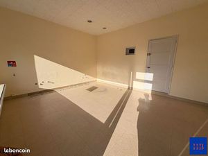 Local commercial 34 m² CAUMONT L EVENTE