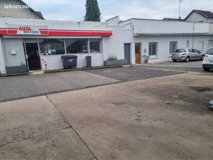 Local immobilier / station service