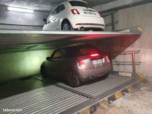 Sanary centre. 100m du port parking lift à louer