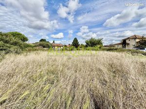 Terrain 793 m² Four