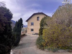 Maison 9 pièces 262 m²