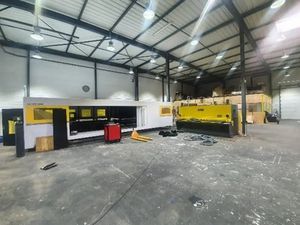 Local d'activité de 720 m² avec 2 accès livraison à louer à Mondouzil