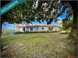 Charmant pavillon sur sous-sol semi enterré  cinq chambre + bureau.