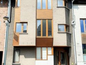 Tweeslaapkamer appartement mét garage in het centrum van Sint-Baafs-Vijve ZONDER SYNDICKOS