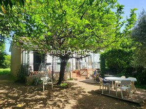 Maison  1 chambre  garage  véranda 846 m² de jardin clos et arboré