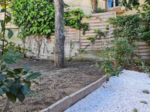 Très jolie maison de 3/4 pièces rénovée avec grand jardin  terrasse et garage bd Pape Jean
