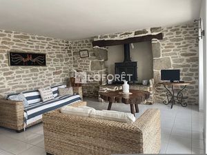 Location meublée maison 6 pièces 134 m² à Plomeur (29120)  1 000 €