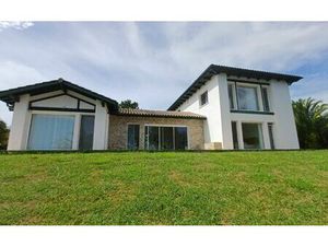 Location maison  195.37 m² T-4 à Arbonne  2 800 €