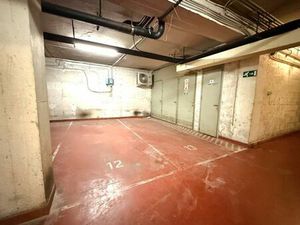 Emplacement de parking intérieur