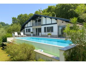 Vente maison 8 pièces 156m2 Ciboure 64500 - 980000 € - Surface Privée