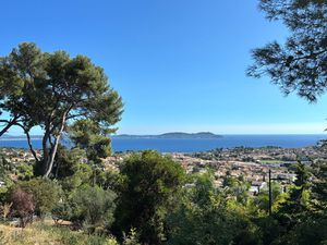 Carqueiranne - Quartier Paradis : Terrain constructible avec