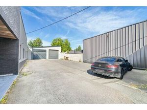 Entrepôt-garages et parking avec rendement locatif de 2000€/