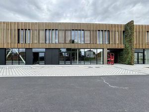 Local commercial moderne à louer à Casco (m²)