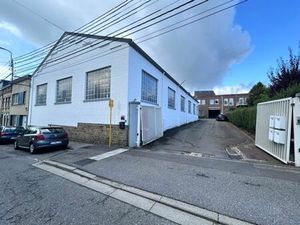 Grand entrepôt de 260 m²