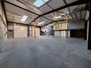 Local d'activité de 340 00 m² - A louer - Proximité de Gignac