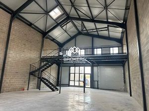 À LOUER – Cellules d'activité neuves de 261 m² (dont 61 m