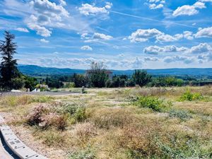 Vente terrain 767 m² à Pertuis (84120)  299 000 €