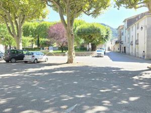 Immeuble de rapport 254 m2 avec cabinet libéral et 2 appartements + panneaux photovoltaïqu