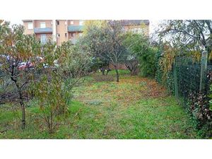Garages et Terrain constructible 532 m2