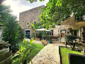 Maison de 246 m² à Adissan