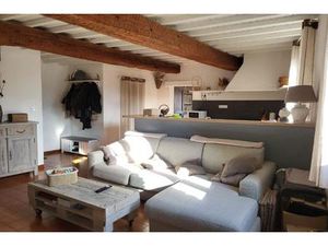 Maison compose de deux logements avec terrasse